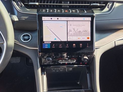 Used 2025 Jeep Grand Cherokee L Limited image 18