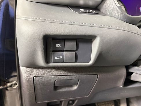 Used 2021 Toyota Highlander XLE AWD/4WD image 14