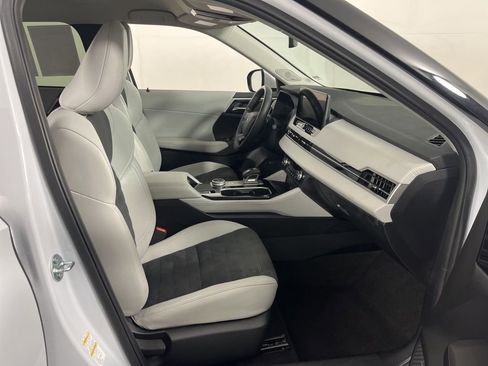 Used 2025 Mitsubishi Outlander SE FWD image 6