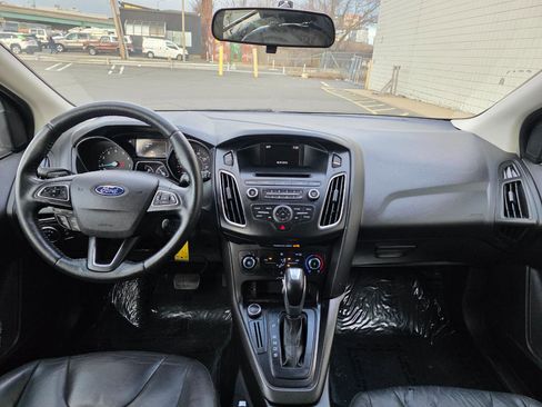 Used 2015 Ford Focus SE w/ Equipment Group 201A FWD image 13