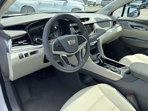 Used 2024 Cadillac XT5 Premium Luxury w/ LPO, Floor Liner Package FWD image 10