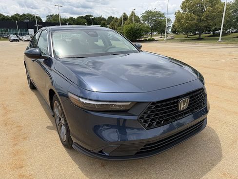 Used 2024 Honda Accord EX image 2