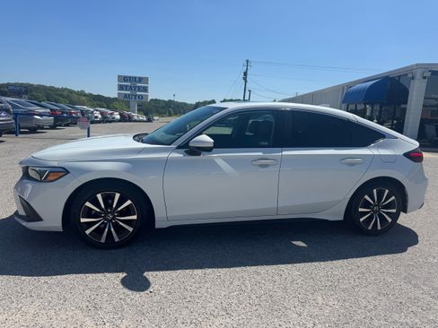 Used 2024 Honda Civic EX-L image 2