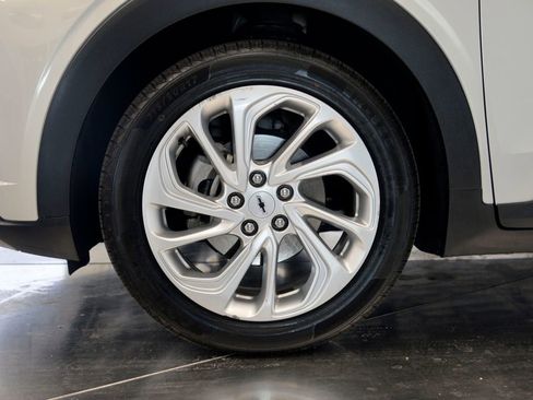 Used 2023 Chevrolet Bolt EUV LT w/ Driver Confidence Package image 10