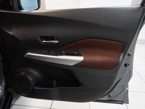 Used 2019 Nissan Kicks SR FWD image 32