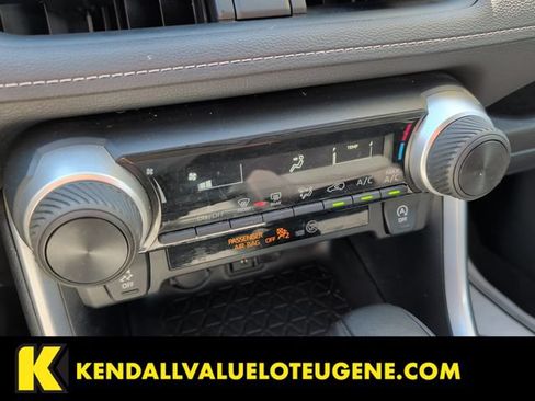 Used 2022 Toyota RAV4 LE AWD/4WD image 16