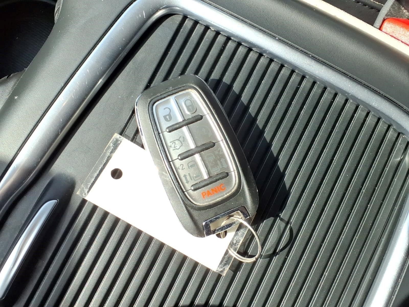Used 2023 Chrysler Pacifica Touring-L FWD image 12