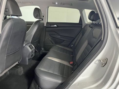 Used 2022 Volkswagen Taos SEL image 19