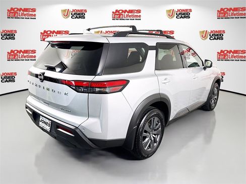 Certified 2024 Nissan Pathfinder SV image 17