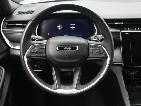 Used 2024 Jeep Grand Cherokee L Laredo image 18