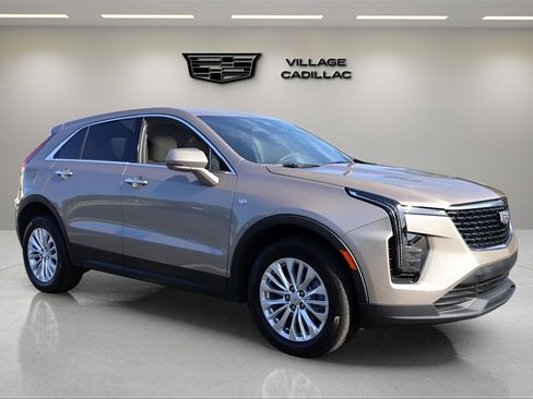 Used 2024 Cadillac XT4 Luxury w/ Cold Weather Package image 7