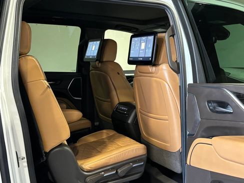 Used 2021 Cadillac Escalade ESV Sport w/ Driver Assist Tech Package AWD/4WD image 21