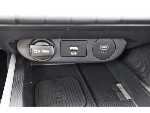 Used 2024 Hyundai Elantra Limited image 30