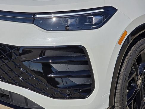 New 2026 Volkswagen Tiguan SE R-Line image 10