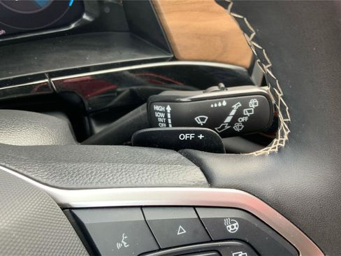 Used 2024 Volkswagen Atlas SE image 36