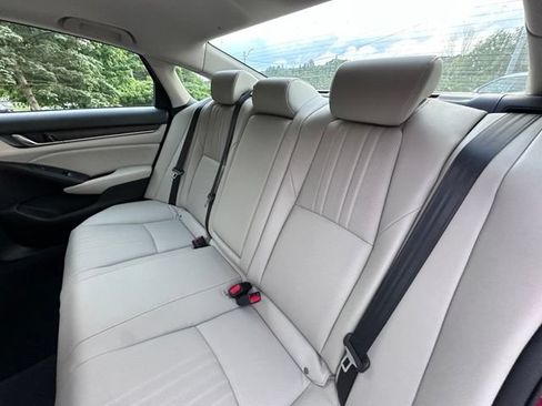 Used 2018 Honda Accord Touring image 11