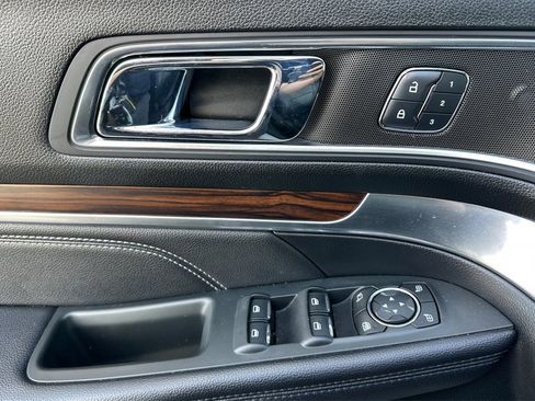 Used 2018 Ford Explorer Limited w/ Equipment Group 301A image 8