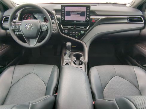 Used 2022 Toyota Camry XSE FWD image 12
