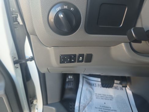 Used 2018 Nissan NV 2500 SL w/ Navigation Package image 21