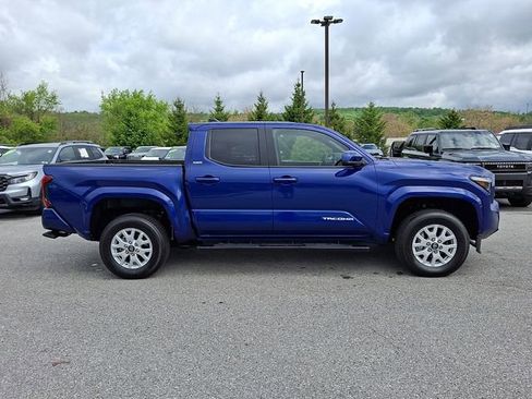 Certified 2025 Toyota Tacoma SR5 AWD/4WD image 7