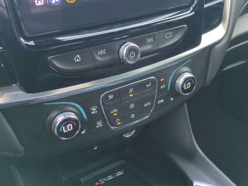 Used 2023 Chevrolet Traverse LT FWD image 16