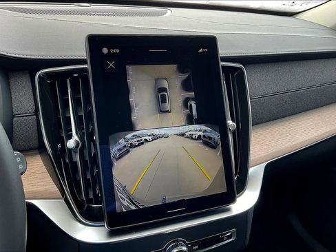 New 2026 Volvo XC90 B5 Plus w/ Protection Package Premier image 25