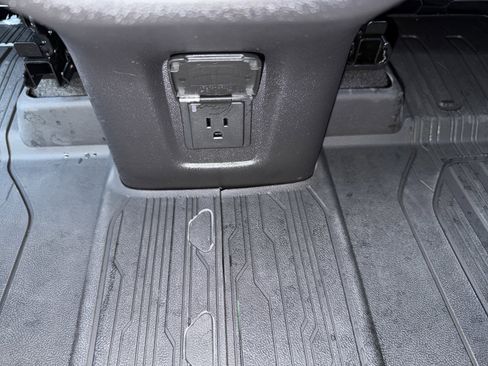 Used 2024 GMC Terrain SLT w/ Infotainment Package II image 26