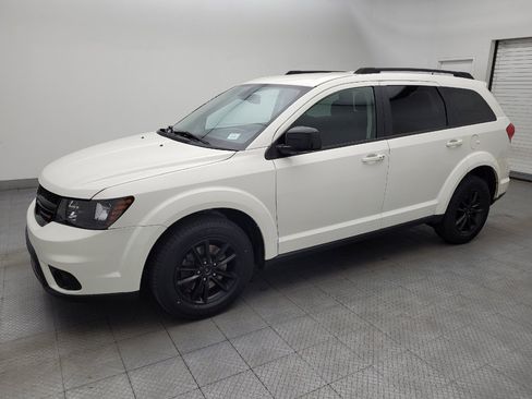 Used 2019 Dodge Journey SE w/ Blacktop Package FWD image 2