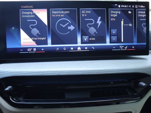 Used 2025 BMW i4 eDrive40 w/ Premium Package RWD image 39