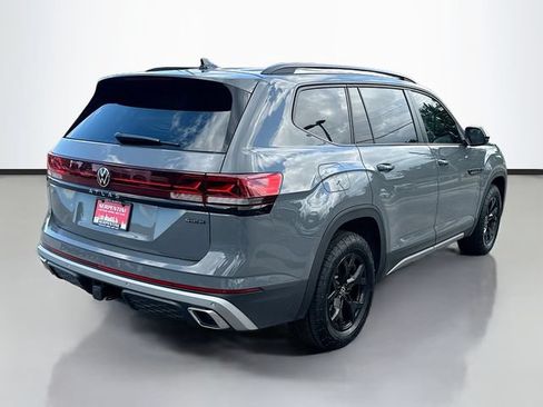 Used 2025 Volkswagen Atlas Peak Edition SE AWD/4WD image 6