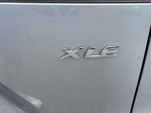 Used 2024 Toyota Corolla Cross XLE w/ Convenience Package FWD image 9