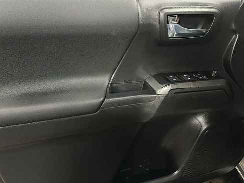 Used 2023 Toyota Tacoma TRD Sport image 9