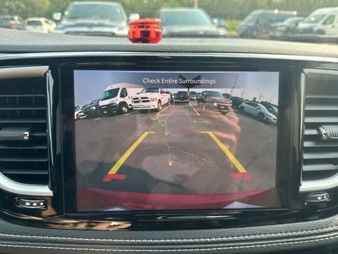 Used 2027 Chrysler Pacifica Select AWD/4WD image 19