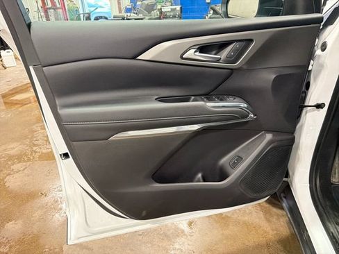 Used 2025 Chevrolet Traverse LT AWD/4WD image 17