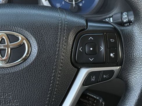 Used 2019 Toyota Sienna LE w/ LE Preferred Package FWD image 14