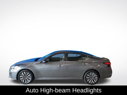 Used 2024 Nissan Altima 2.5 SV FWD image 15