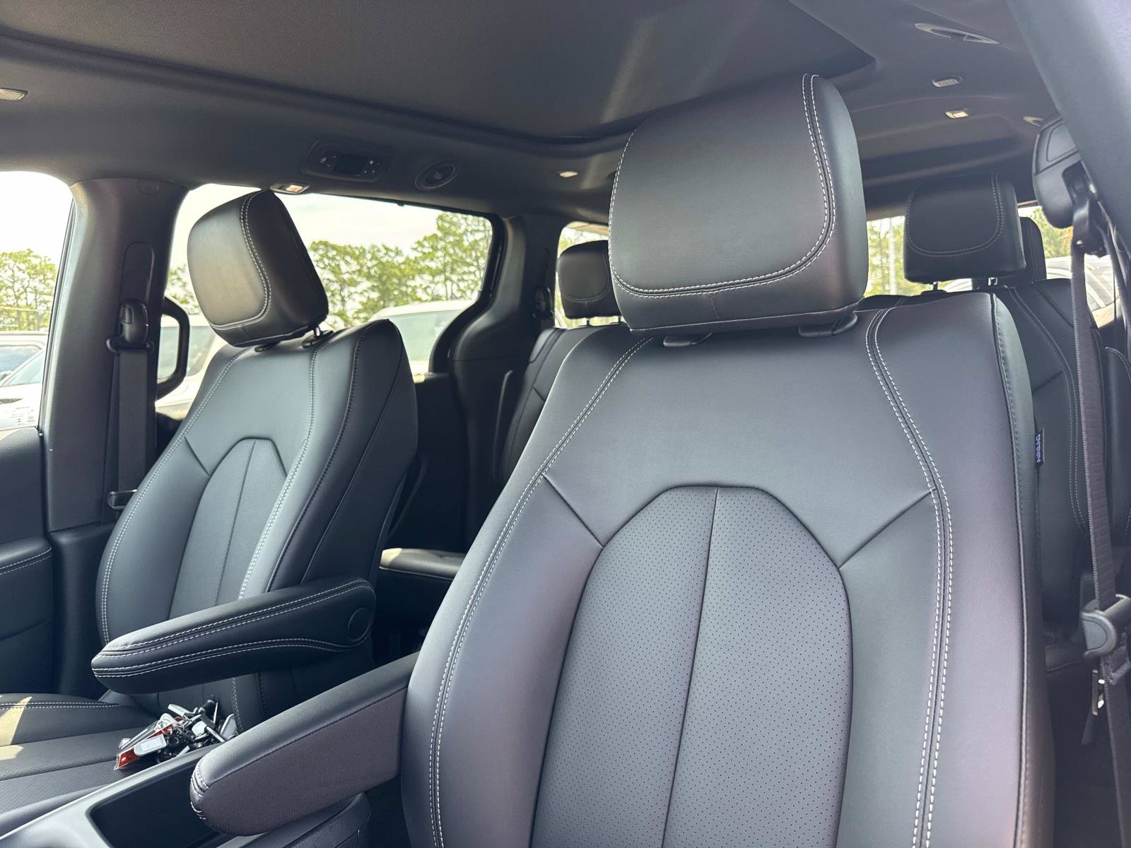 New 2025 Chrysler Pacifica Select FWD image 21
