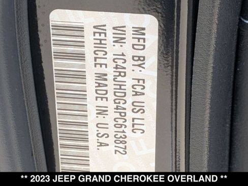 Used 2023 Jeep Grand Cherokee Overland w/ Luxury Tech Group IV AWD/4WD image 30
