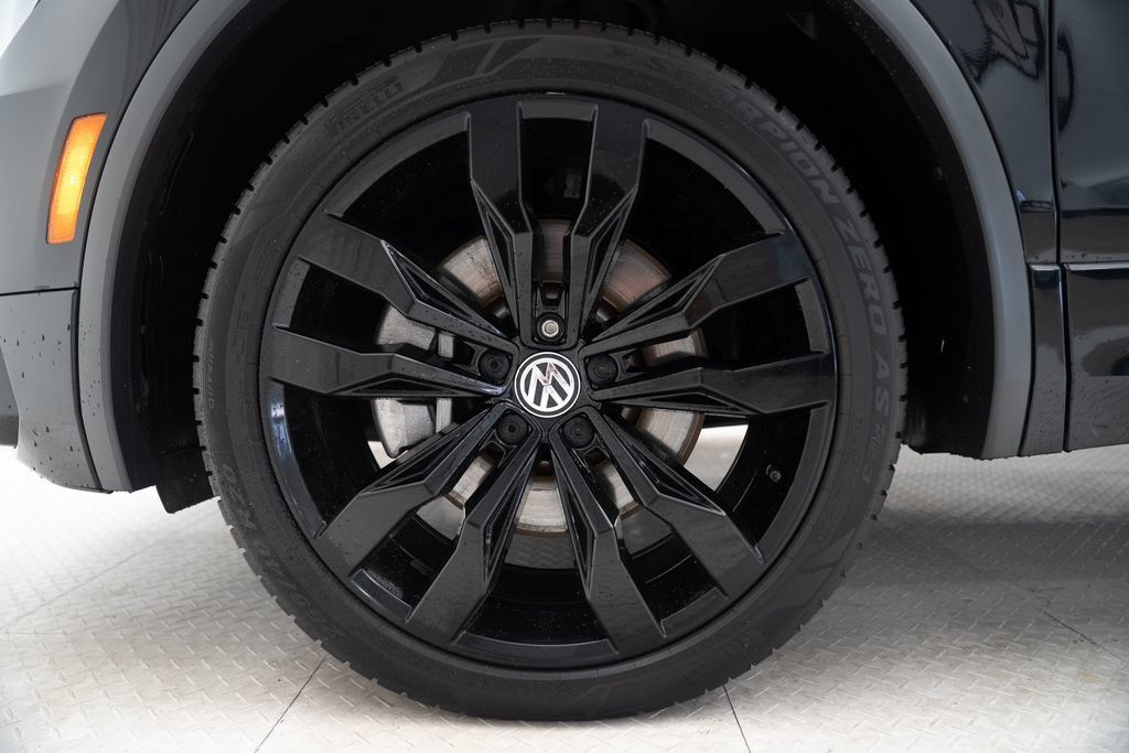 Used 2021 Volkswagen Tiguan SE R-Line AWD/4WD image 47