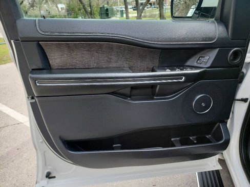 Used 2020 Ford Expedition Limited image 13