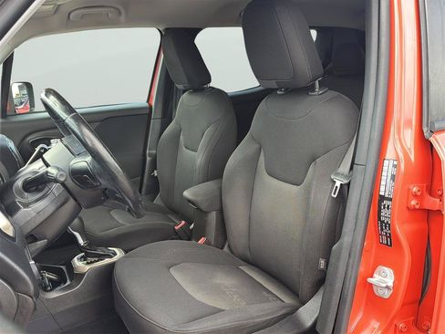 Used 2016 Jeep Renegade Latitude w/ Popular Equipment Group AWD/4WD image 12