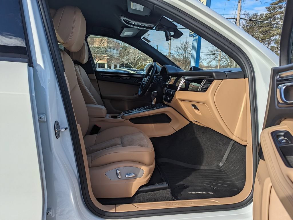 Used 2020 Porsche Macan AWD/4WD image 27