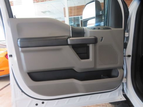 Used 2019 Ford F250 XLT w/ FX4 Off-Road Package AWD/4WD image 13