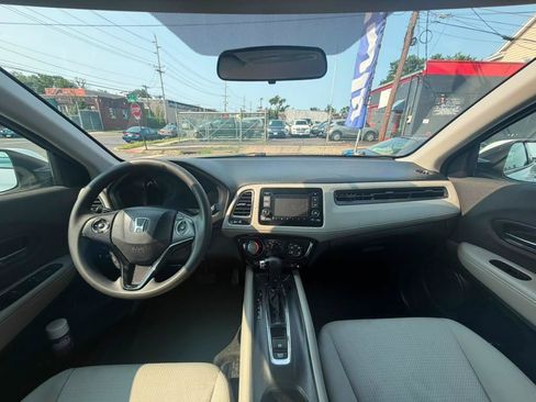 Used 2021 Honda HR-V LX image 17