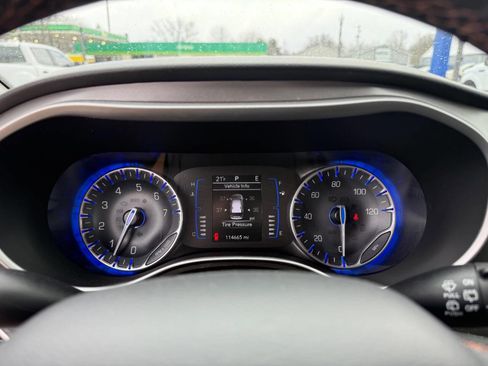 Used 2020 Chrysler Pacifica Touring-L image 17