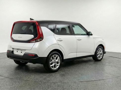 Used 2025 Kia Soul LX w/ LX Technology Package image 9