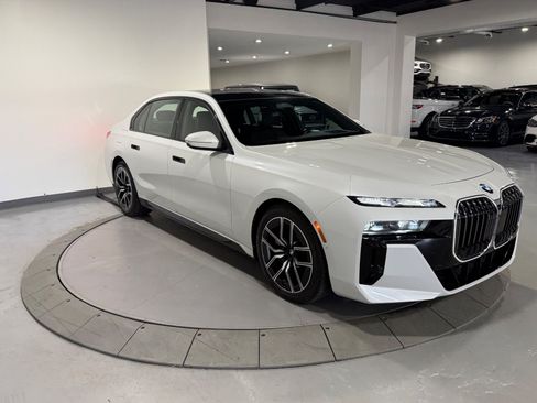 Used 2023 BMW 760i xDrive w/ Executive Package AWD/4WD image 6