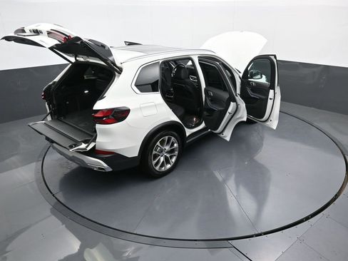 New 2025 BMW X5 xDrive40i w/ Parking Assistance Package image 48