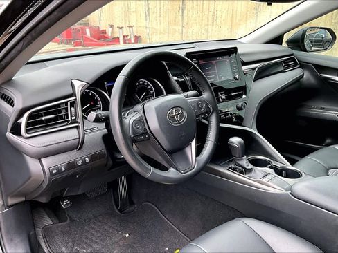 Used 2023 Toyota Camry SE image 19