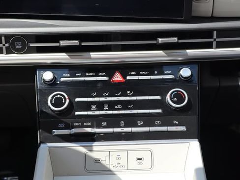 Used 2024 Hyundai Santa Fe SE AWD/4WD image 10